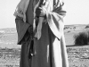 Ein Jäger präsentiert seine Waffe, Farafra, Ägypten