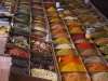 Gewürze auf dem Markt in Antibes, Cote d'Azur, Frankreich        
