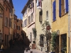 Gasse in der Altstadt von Frejus, Cote d'Azur, Frankreich