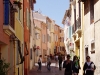 Farbenfrohe Gasse in Frejus, Cote d'Azur, Frankreich