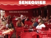 Das Senequier, traditionsreiches Café und Treffpunkt im Hafen von St. Tropez, Cote d'Azur, Frankreich