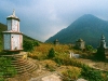 Gräber des Po Lin Klosters und Blick auf den Lantau Peak, Lantau Island, Hongkong, China