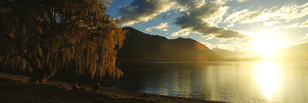 Wanaka am gleichnamigen See ist eine einladende und entspannende Stadt als Ausgangspunkt für Wasser-, Berg und Skisport in den neuseeländischen Südalpen
