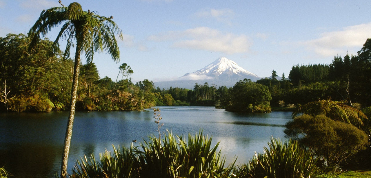 Der Vulkan Taranaki an der Ostküste der Nordindsel Neuseelands im Winterkleid.