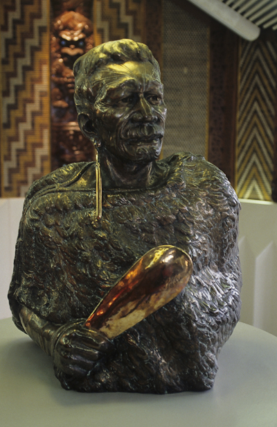 Statue von Te Huheu Tukino, Gründungsvater des Nationalparks