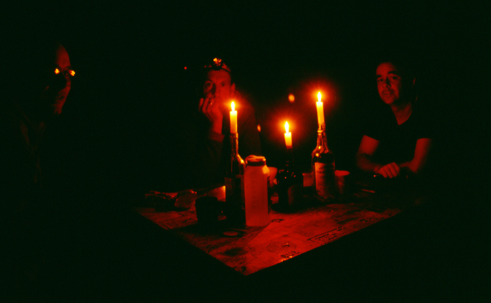Gemütlicher Abend bei Kerzenschein in der Waihohonu-Hütte