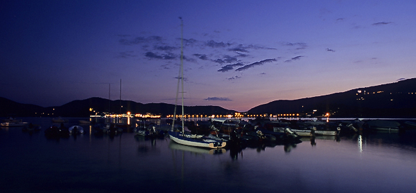 Nach Sonnenuntergang in der Bucht von Marina di Campo, Elba, Toskana, Italien