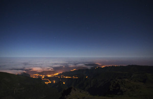 Aussicht vom Pico do Arierio auf Madeira bei Vollmond
