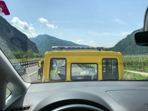 Autopanne mit Abschleppen auf der Brennerautobahn bei Rovereto (Trentino)