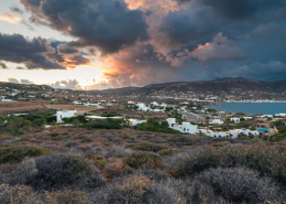 Morgendämmerung über der Bucht von Parikia, Insel Paros, Kykladen, Griechenland