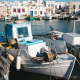Fischerboote im Alten Hafen von Naoussa vor den weissen Häusern der Altstadt, Paros, Griechenland
